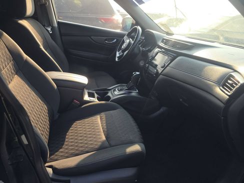 Used 2019 Nissan Rogue S w/ Special Edition Package FWD image 11