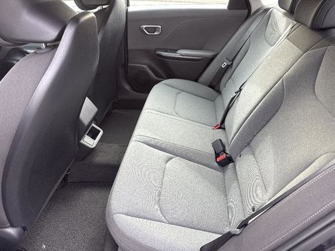 New 2025 Kia K4 LXS image 18