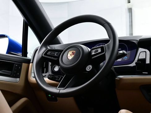 Certified 2025 Porsche Cayenne S AWD/4WD image 21