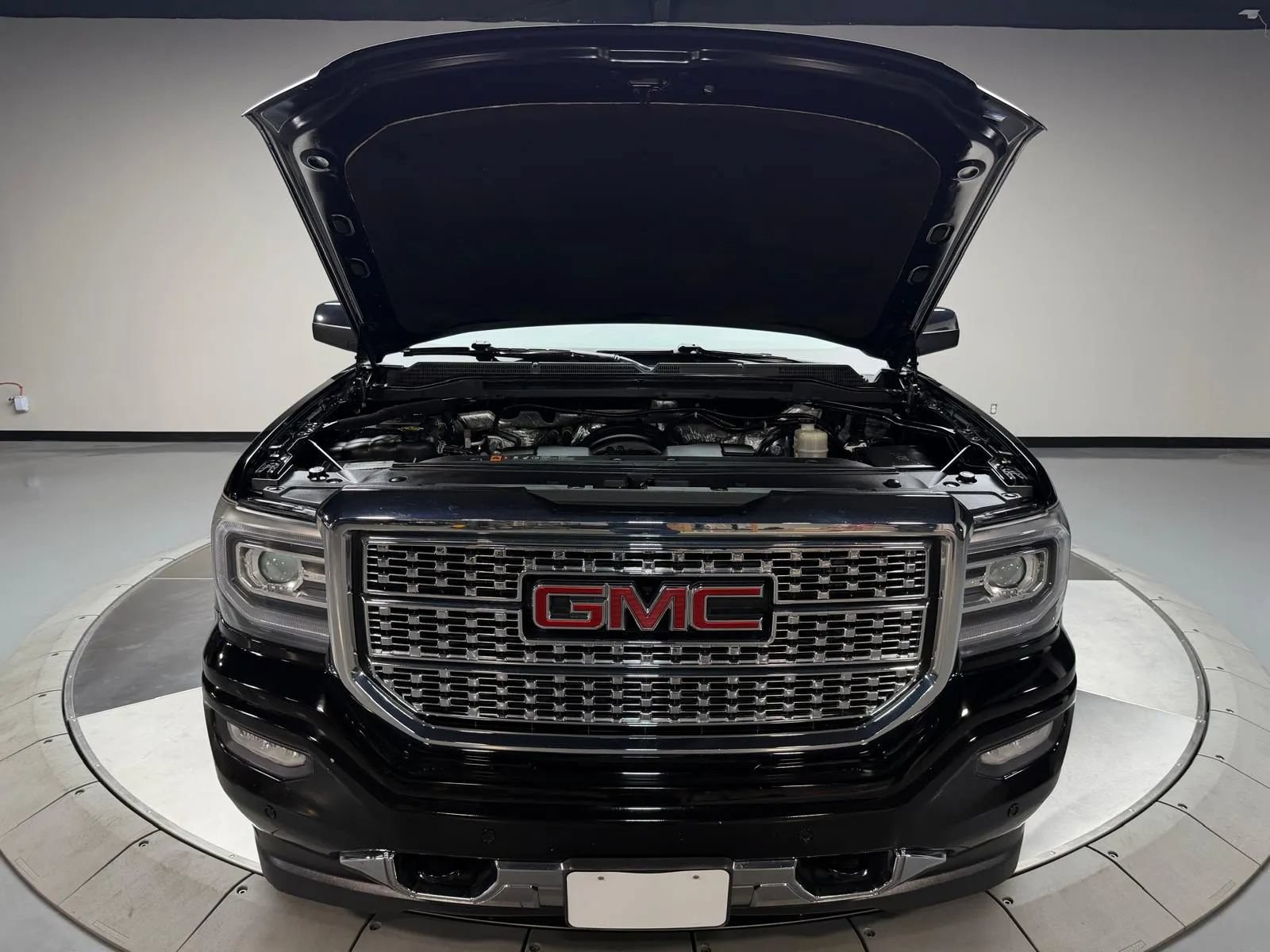 Used 2018 GMC Sierra 1500 Denali AWD/4WD image 12