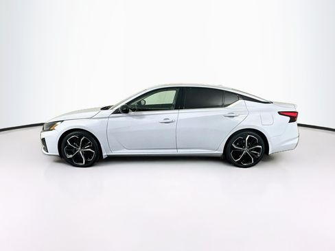 Used 2023 Nissan Altima 2.5 SR w/ SR Premium Package FWD image 4