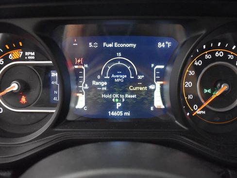 Used 2025 Jeep Wrangler Unlimited Sahara AWD/4WD image 8