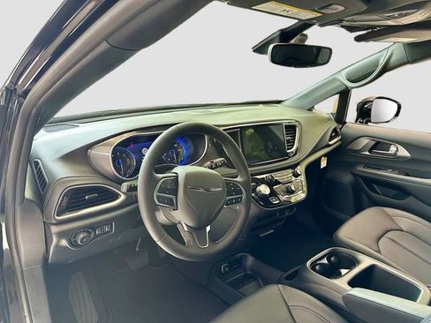 New 2026 Chrysler Pacifica Select image 10