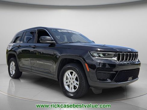 Used 2024 Jeep Grand Cherokee Laredo AWD/4WD image 9