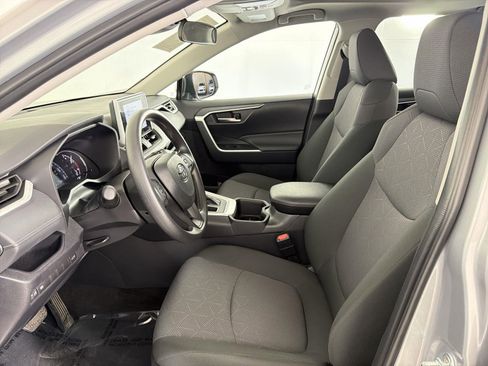 Used 2025 Toyota RAV4 XLE image 23