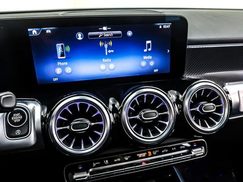 Used 2024 Mercedes-Benz GLB 250 image 21