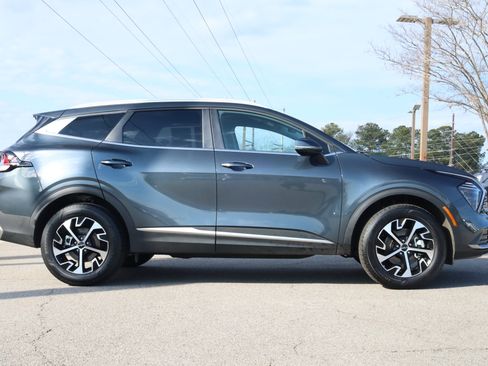 Used 2025 Kia Sportage EX image 6