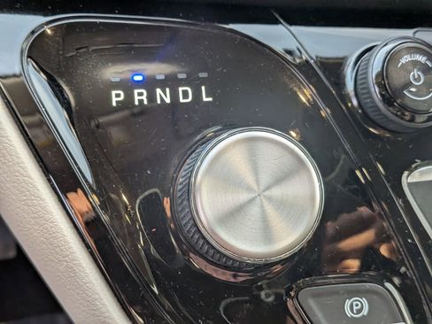 Used 2019 Chrysler Pacifica Touring Plus image 31