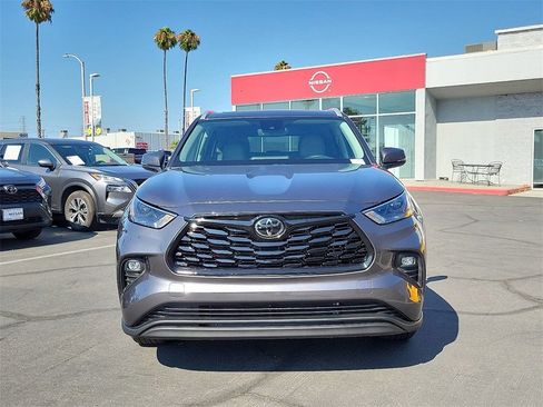 Used 2024 Toyota Highlander XLE AWD/4WD image 31