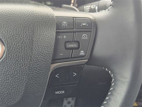 Used 2025 Toyota Camry SE image 28