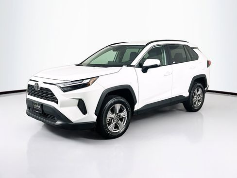 Used 2025 Toyota RAV4 XLE image 3