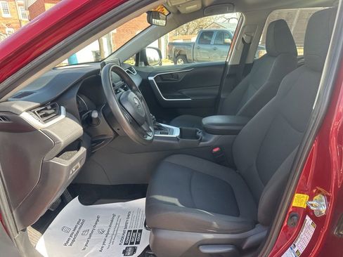 Used 2022 Toyota RAV4 LE image 14