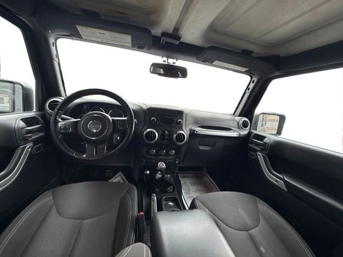 Used 2017 Jeep Wrangler Unlimited Sahara w/ Connectivity Group AWD/4WD image 20