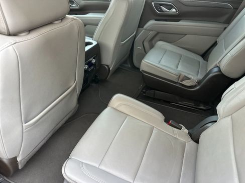Used 2024 GMC Yukon SLT AWD/4WD image 4