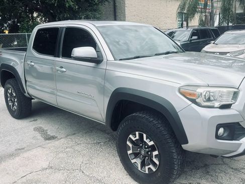 Used 2016 Toyota Tacoma TRD Off-Road w/ Premium & Technology Package RWD image 7