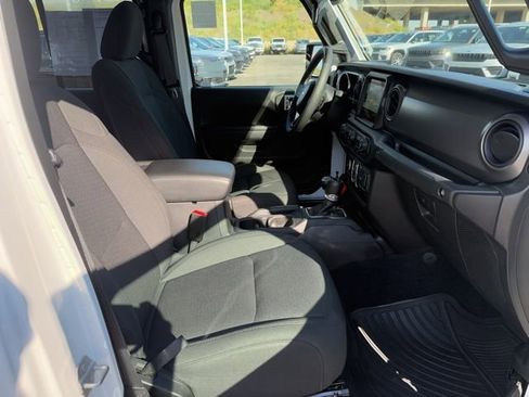 Certified 2023 Jeep Gladiator Sport image 32