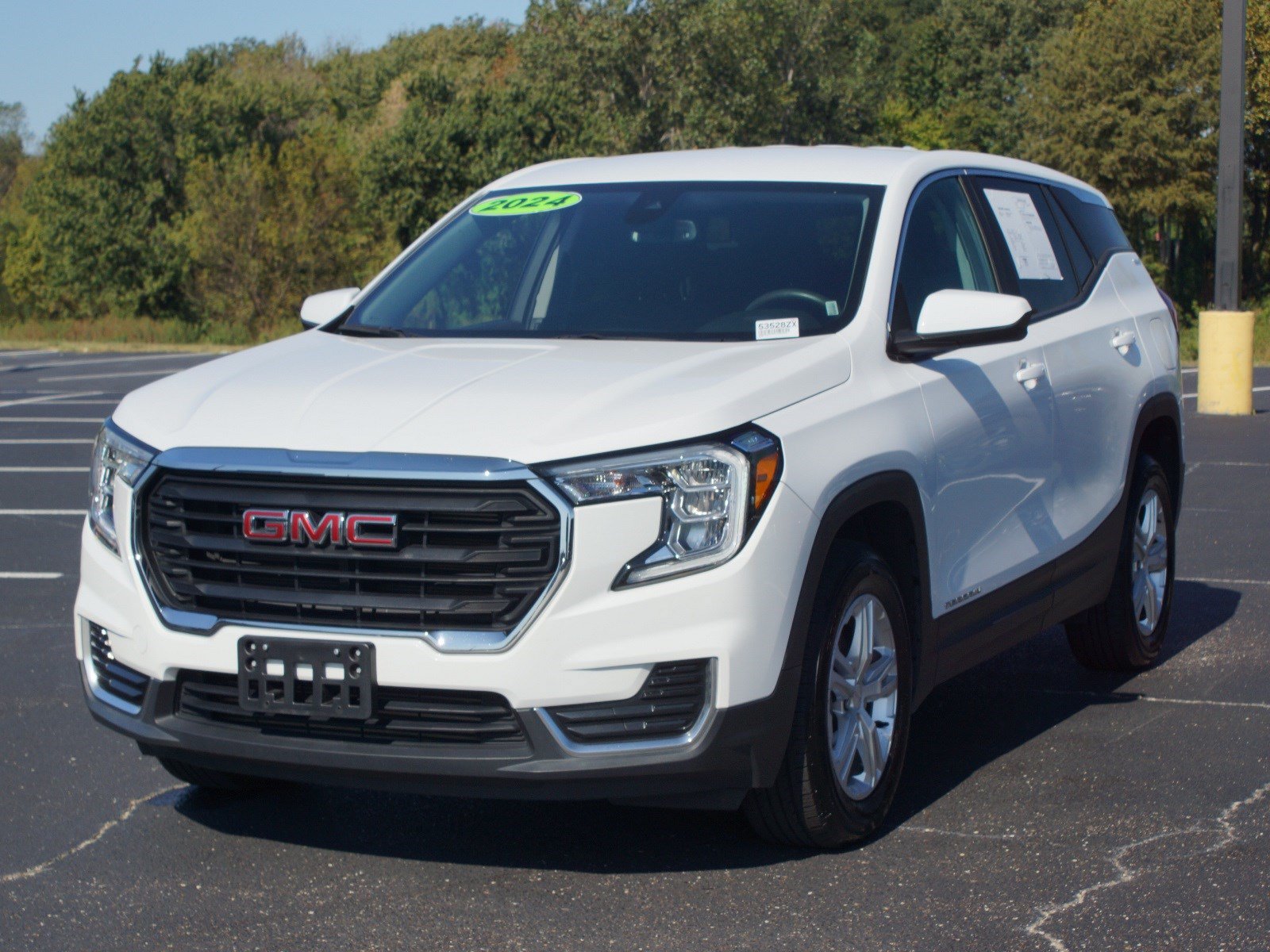 Used 2024 GMC Terrain SLE AWD/4WD image 2