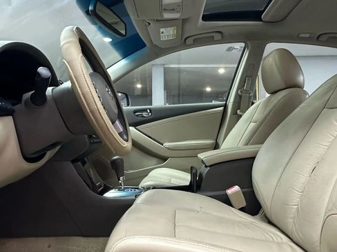 Used 2011 Nissan Altima 3.5 SR w/ 3.5SR Premium Pkg FWD image 10