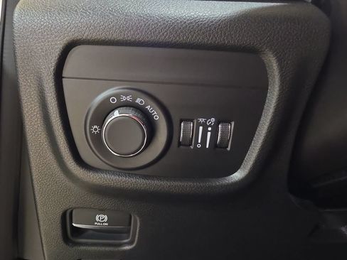 Certified 2024 Jeep Grand Cherokee Laredo AWD/4WD image 18