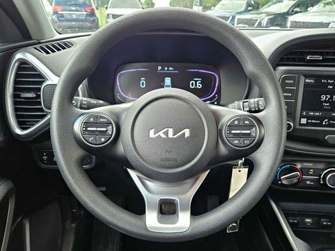 Used 2025 Kia Soul LX FWD image 19