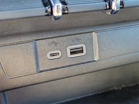 Used 2023 Chevrolet Colorado Z71 w/ Z71 Convenience Package 2 image 27