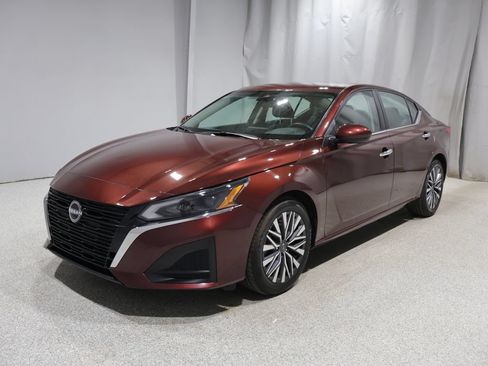 Used 2023 Nissan Altima 2.5 SV FWD image 5