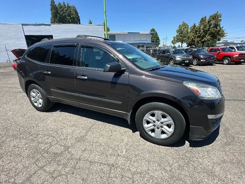 Used 2015 Chevrolet Traverse LS image 2