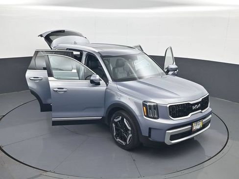Used 2024 Kia Telluride EX w/ EX Captain's Chair Package AWD/4WD image 30