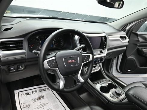 Used 2023 GMC Acadia SLT image 15