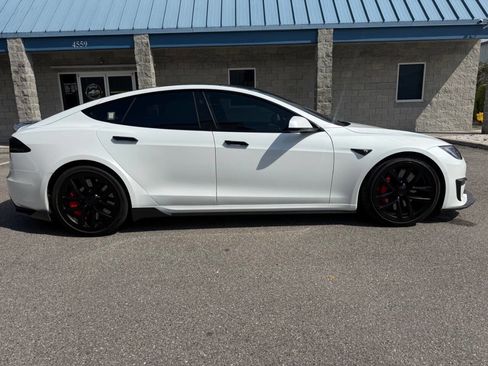 Used 2021 Tesla Model S Plaid image 9