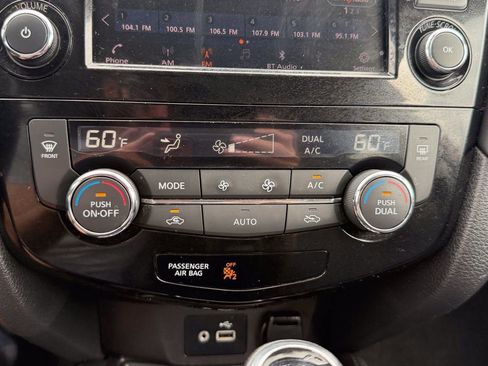 Used 2018 Nissan Rogue SL w/ Premium Package FWD image 23