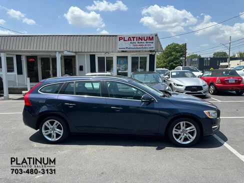 Used 2015 Volvo V60 T5 Premier FWD image 2