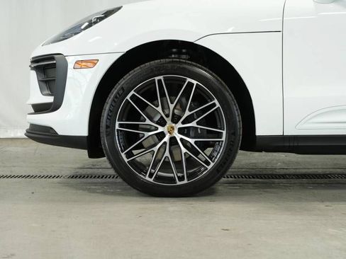 Certified 2025 Porsche Macan AWD/4WD image 42