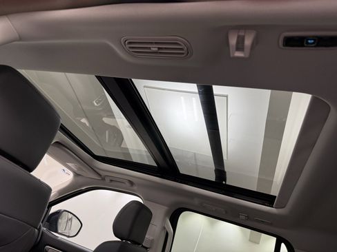 New 2025 Ford Expedition Active image 25