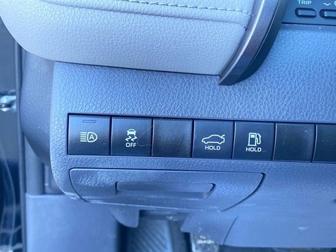 Used 2019 Toyota Camry LE image 19