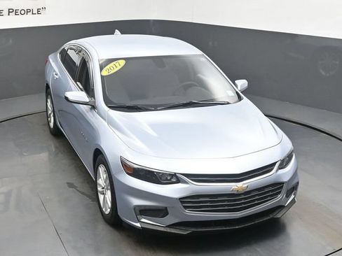 Used 2017 Chevrolet Malibu LT FWD image 44