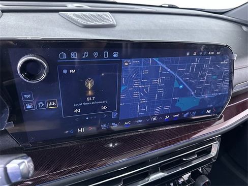 Used 2024 Chevrolet Traverse RS image 13