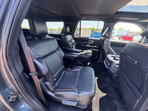 Used 2025 Ford Expedition Tremor AWD/4WD image 16