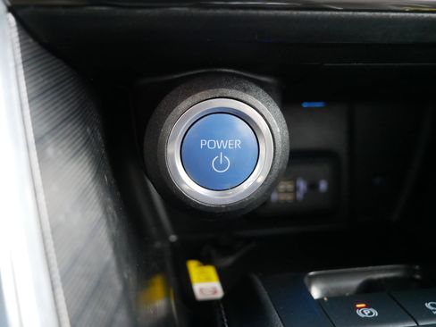 Used 2022 Toyota Venza XLE image 29