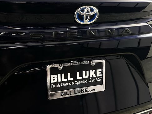 Used 2024 Toyota Sienna XLE image 12