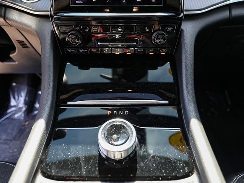 Used 2025 Jeep Grand Cherokee Altitude AWD/4WD image 18