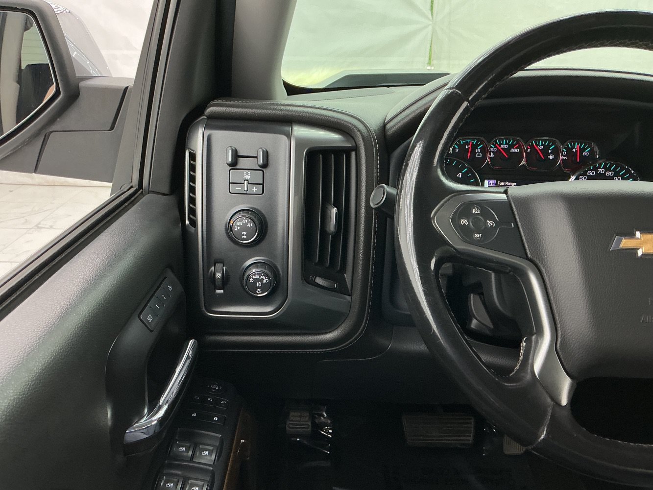 Used 2016 Chevrolet Silverado 1500 LTZ AWD/4WD image 34