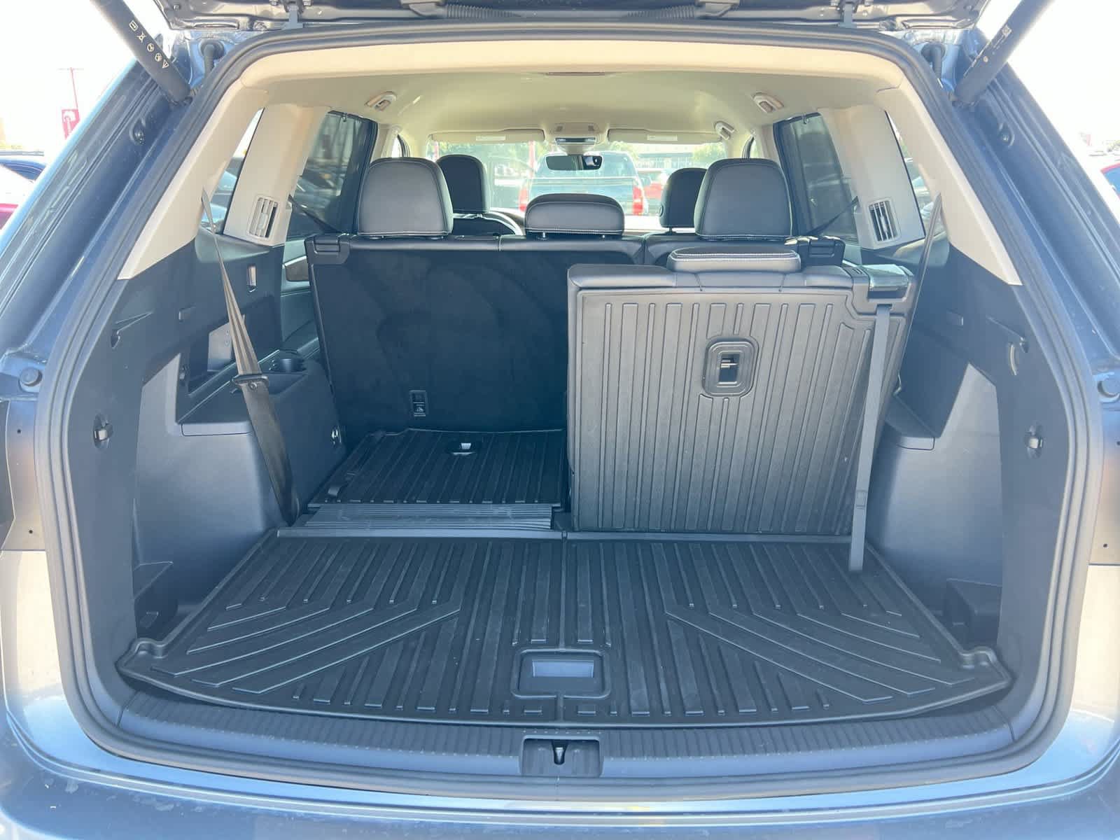 Used 2024 Volkswagen Atlas SE w/ Black Wheel Package FWD image 26