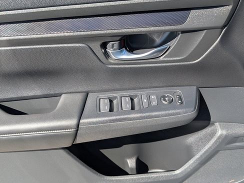 Used 2025 Honda CR-V LX image 15