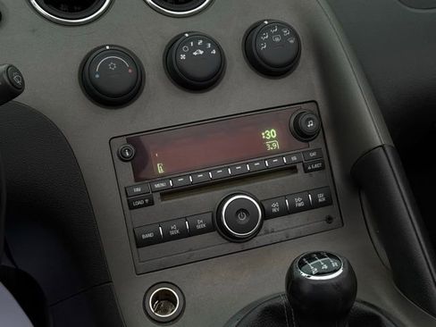 Used 2006 Pontiac Solstice Convertible w/ Premium Package image 19