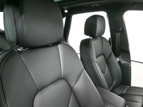 Certified 2026 Porsche Macan AWD/4WD image 23