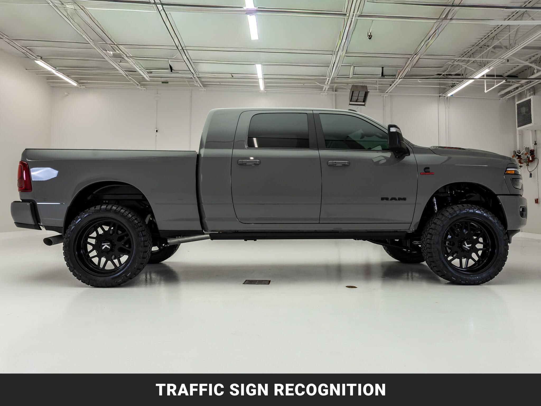 Used 2026 RAM 3500 Laramie AWD/4WD image 11