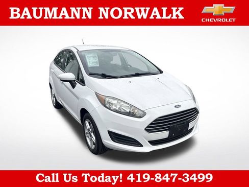 Used 2017 Ford Fiesta SE FWD image 2