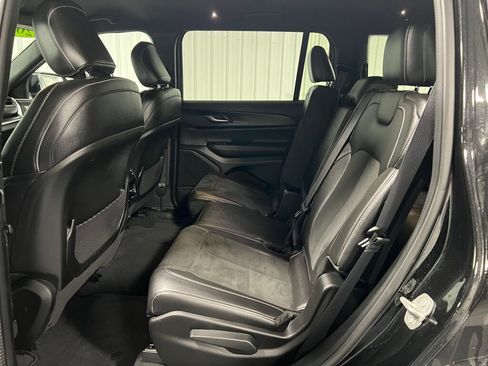 Used 2024 Jeep Grand Cherokee L Laredo image 6