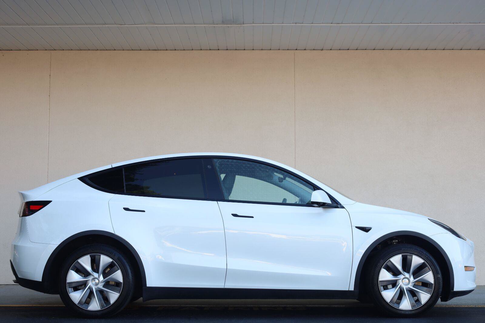 Used 2023 Tesla Model Y Long Range AWD/4WD image 2